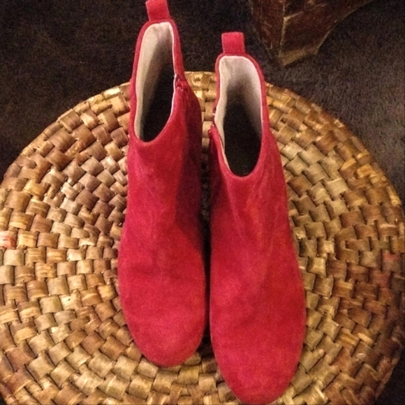 **Giani Bini** Jaydenn Red Suede Booties. Size 6.5 - Picture 2 of 9